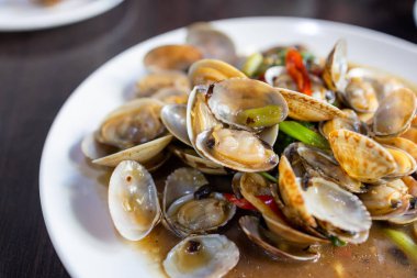 Fesleğenli istiridye kızartması