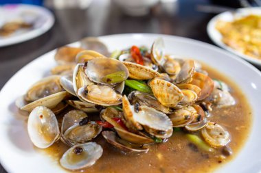 Fesleğenli istiridye kızartması