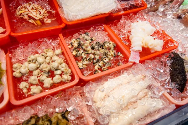 Verkauf Frischer Meeresfrüchte Auf Dem Nassen Markt — Stockfoto