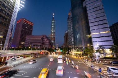 Taipei, Tayvan - 09 Nisan 2022: Taipei şehrinin gece gökyüzü simgesi
