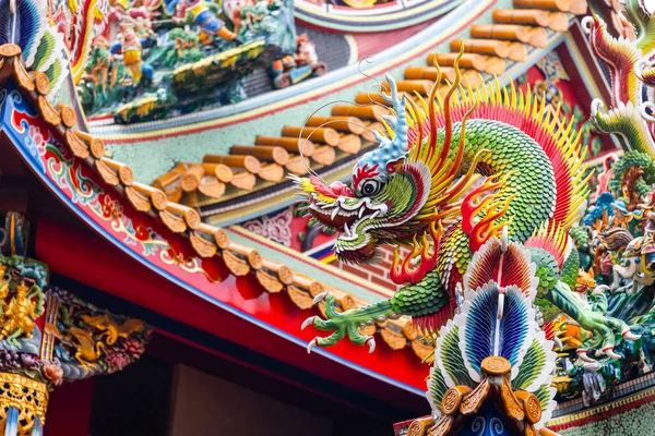Статуя Дракона Черепице Китайском Храме — стоковое фото