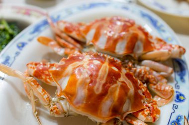 Deniz ürünleri lokantasında taze pişmiş yengeç.