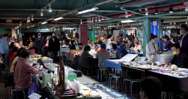 Taipei, Tayvan - 30 Ekim 2022: Jianguo hafta sonu Taipei 'deki Jade Market