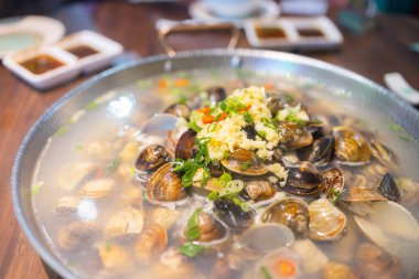 Seafood hot pot with clam