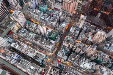 Mong Kok, Hong Kong - 09 Kasım 2021: Kowloon tarafındaki Hong Kong şehrinin havadan görüntüsü 