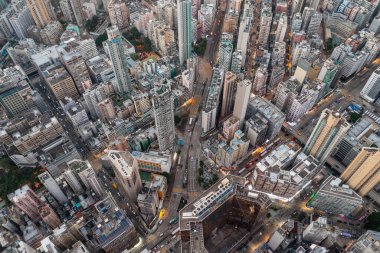 Mong Kok, Hong Kong - 09 Kasım 2021: Akşam vakti Hong Kong şehrinin hava manzarası
