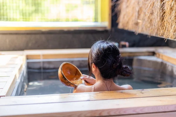 Woman Enjoy Onsen Indoor Area — Zdjęcie stockowe