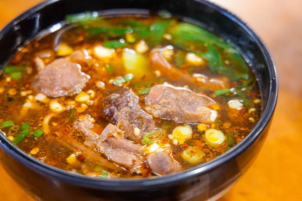 美味的台湾牛肉面汤 — 图库照片