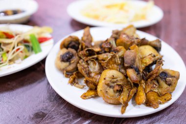 Kızarmış çıtır tavuk.