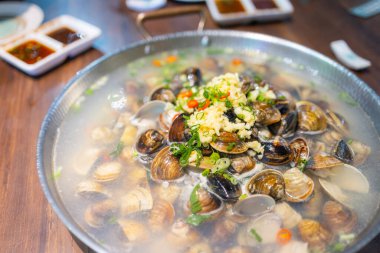 Seafood hot pot with clam