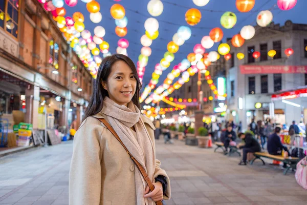 Mulher Rua Dihua Taipei Noite Período Ano Novo Chinês — Fotografia de Stock