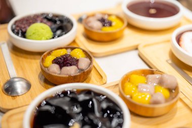 Restoranda Tayvan usulü tatlı