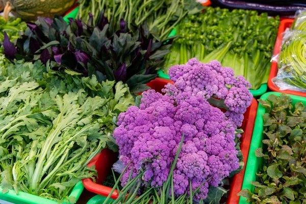 Vielfalt Obst Und Gemüse Zum Verkauf Auf Dem Markt — Stockfoto