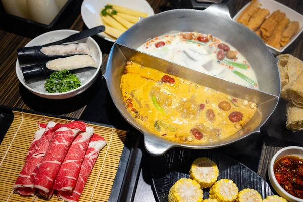 Hot Pot Taïwanais Restaurant Avec Deux Saveurs — Photo