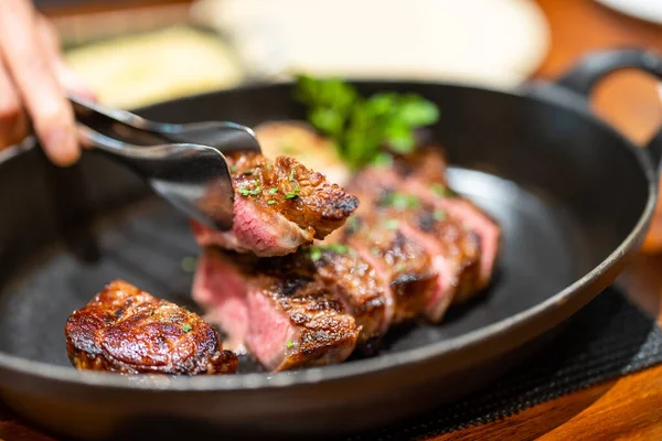 Rebanada Carne Res Plato Restaurante —  Fotos de Stock