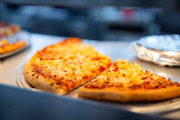 Pizza Met Kaas Peperoni Met Peper — Stockfoto