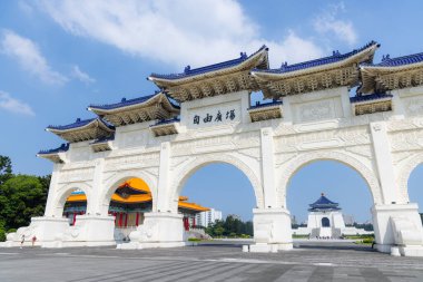 Taipei, Tayvan - 17 Nisan 2023: Tayvan 'ın Taipei kentindeki Özgürlük Meydanı' ndaki Chiang Kai Shek anıtı