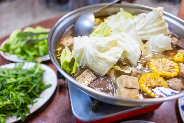 台湾料理生姜鴨スープ鍋 — ストック写真
