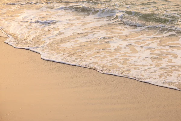 Deniz Dalgaları Sahile Vuruyor — Stok fotoğraf