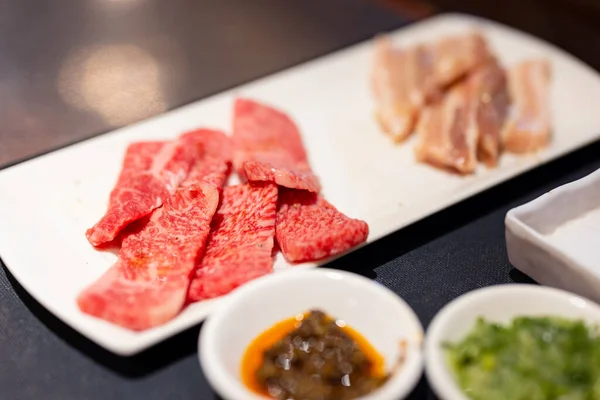 Rebanada Carne Fresca Res Restaurante Parrilla Japonés — Foto de Stock