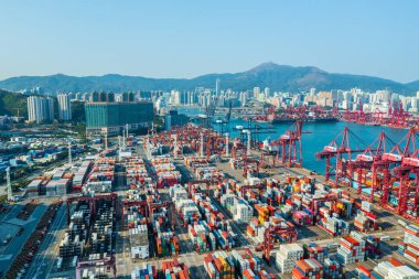 Kwai Tsing, Hong Kong - 21 Şubat 2020: Hong Kong kargo terminalinin üst görüntüsü