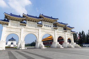 Taipei, Tayvan - 17 Nisan 2023: Tayvan 'ın Taipei kentindeki Özgürlük Meydanı' ndaki Chiang Kai Shek anıtı