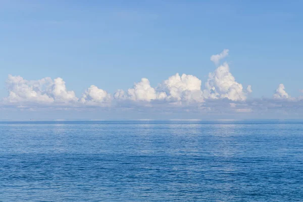 Γαλάζιος Ωκεανός Και Ουρανός — Φωτογραφία Αρχείου