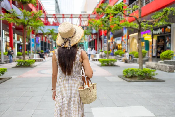 Kobieta Iść Zakupy Handlowej Dzielnicy Miasta Taipei — Zdjęcie stockowe