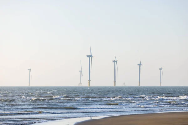 Campo Turbinas Eólicas Sobre Mar Noite — Fotografia de Stock