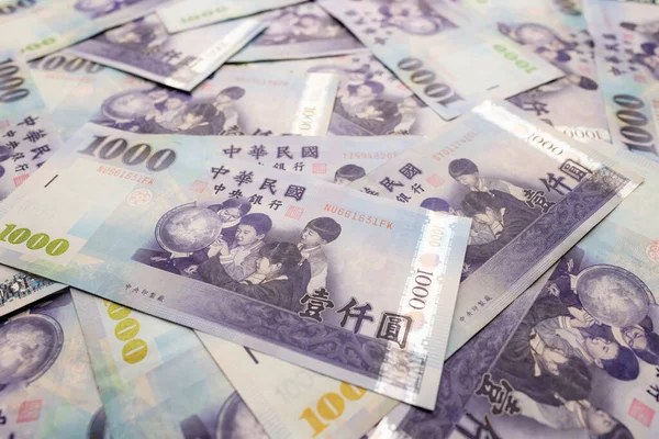 Много Тайваньского Доллара Столе — стоковое фото