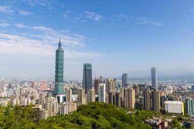 Taipei, Tayvan - 10 Nisan 2023: Taipei şehrinin ufuk çizgisi