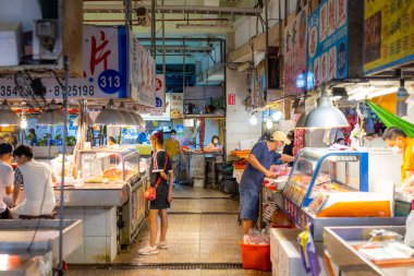 Pingtung, Tayvan - 26 Ağustos 2023: Tayvan 'daki Donggang of Pingtung' da ıslak pazar