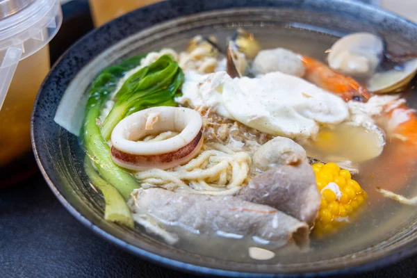 海鮮麺の丼 — ストック写真