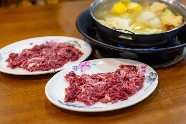 台湾新鲜生牛肉火锅片 — 图库照片