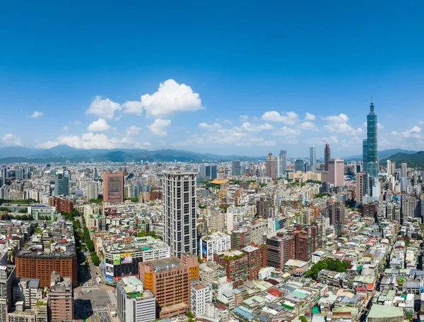 Taipei, Tayvan - 28 Eylül 2023: Taipei şehrinin gökyüzü manzarası