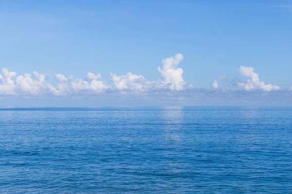 蓝色的大海和天空 — 图库照片