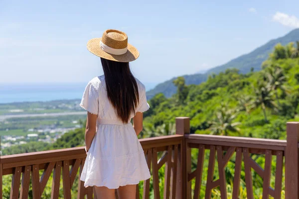 Travel Woman Stand Terrace Look Scenery View — Stock Photo, Image