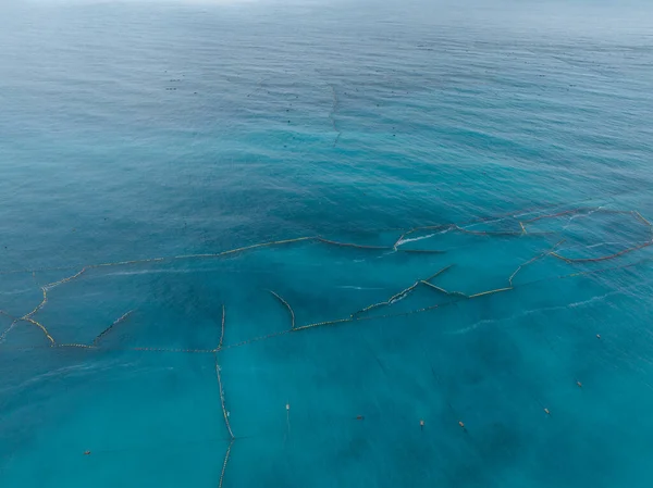 海上固定渔网的俯视图 — 图库照片