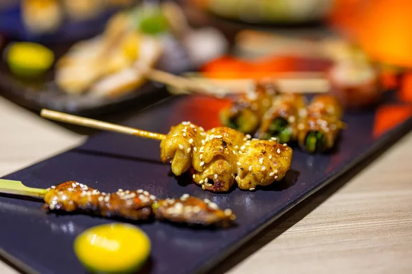 Restoranda Japon Şiş Yemeği — Stok fotoğraf