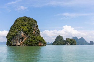 Bir sürü adası olan Tayland Phuket deniz manzarası