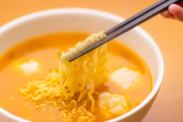 Kruidige Koreaanse Instant Noodles Kom — Stockfoto
