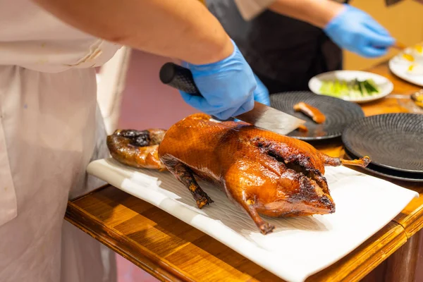 Chef Preparar Pato Pequim Restaurante Para Servir Cliente — Fotografia de Stock