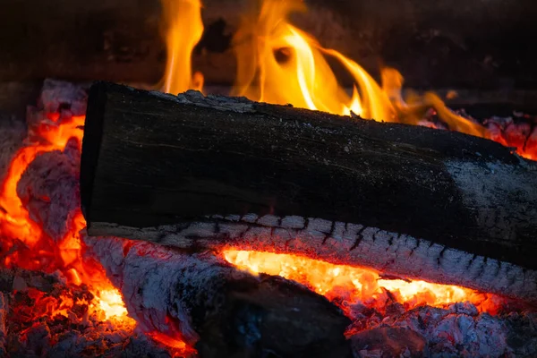 Holzkohle Zum Grillen Mit Flammen — Stockfoto