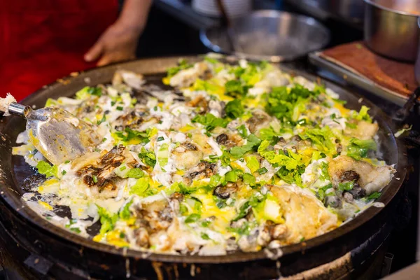 Cuisiner Taiwan Célèbre Omelette Aux Huîtres Dans Magasin Aliments Locaux — Photo