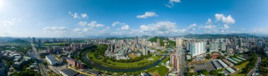 Tayvan 'da Taipei şehrinin panoramik silueti