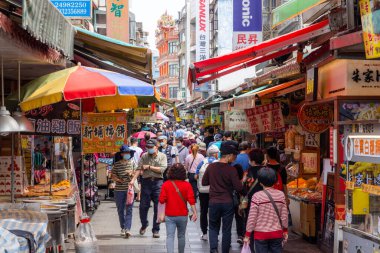 Tayvan - 23 Mart 2023: Tayvan 'da Jinshan eski caddesi 