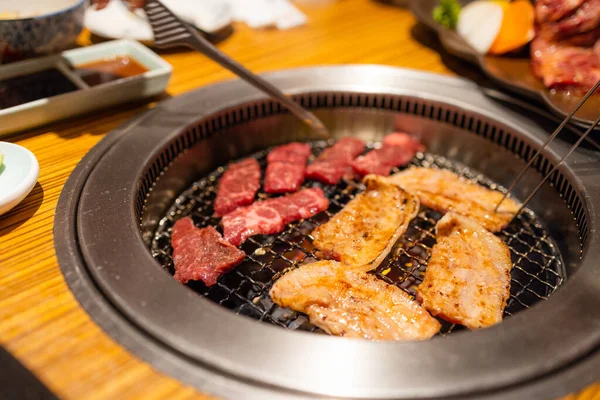 바비큐를 쇠고기와 돼지고기 — 스톡 사진
