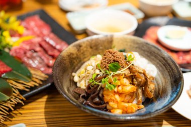 Restoranda Kore pirinç kasesi