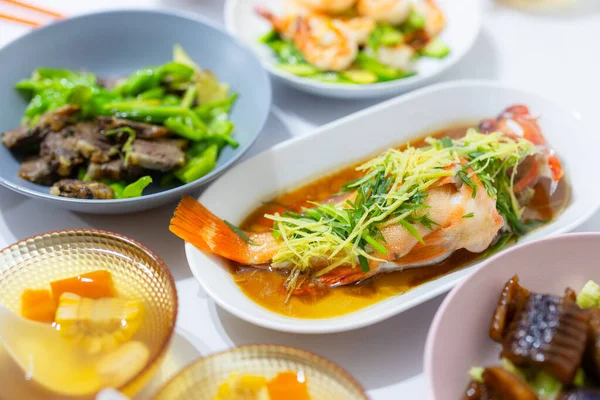 Jantar Família Chinês Com Comida Asiática — Fotografia de Stock