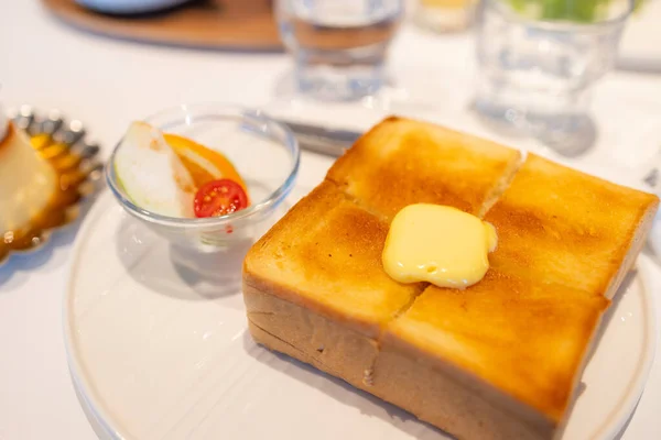 クリームとバターのトースト — ストック写真